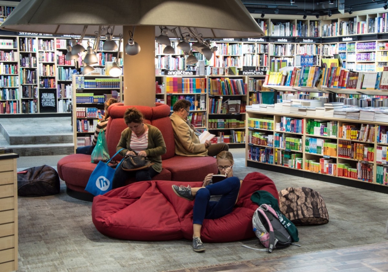 boutique-MONTAUROUX-min_books_bookstore_book_reader_readers_reading_shop_sale_books-849006