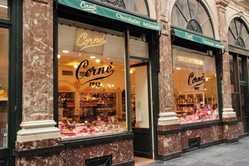 boutique-MONTAUROUX-min_chocolate_chocolaterie_shop_luxury_chic_gallery_brussels_belgium-558146